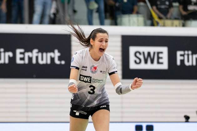 1 Volleyball Bundesliga Women Schwarz Weiss Erfurt vs VfB Suhl LOTTO Thüringen Erfurt 16 11 2024 Ana Krulj 3 Schwarz Weiss Erfurt 1 Volleyball Bundesliga Women Schwarz Weiss Erfurt vs VfB Suhl LOTTO Thüringen Riethsporthalle Erfurt 16 11 2024 Copyright: xBEAUTIFULxSPORTS Duehringx