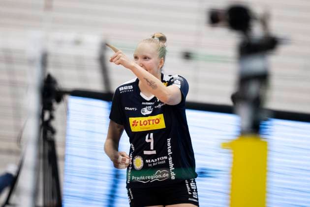 1 Volleyball Bundesliga Women Schwarz Weiss Erfurt vs VfB Suhl LOTTO Thüringen Erfurt 16 11 2024 Roosa Laakkonen 4 VfB Suhl LOTTO Thüringen 1 Volleyball Bundesliga Women Schwarz Weiss Erfurt vs VfB Suhl LOTTO Thüringen Riethsporthalle Erfurt 16 11 2024 Copyright: xBEAUTIFULxSPORTS Duehringx