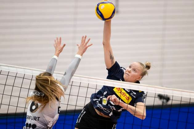 1 Volleyball Bundesliga Women Schwarz Weiss Erfurt vs VfB Suhl LOTTO Thüringen Erfurt 16 11 2024 Roosa Laakkonen 4 VfB Suhl LOTTO Thüringen vs Kira Thomsen 6 Schwarz Weiss Erfurt 1 Volleyball Bundesliga Women Schwarz Weiss Erfurt vs VfB Suhl LOTTO Thüringen Riethsporthalle Erfurt 16 11 2024 Copyright: xBEAUTIFULxSPORTS Duehringx