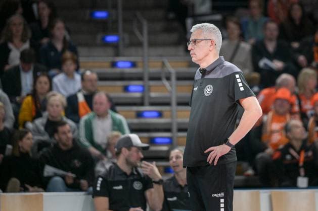Berlin, Germany 16 November 2024 1 VBL 2024 2025 Berlin Recycling Volleys vs TSV Haching Munich Pictured Mircea Dudas Coach TSV Haching Munich Copyright: xFotostandx xReuhlx