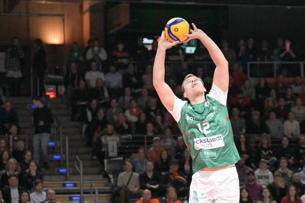 Berlin, Germany 16 November 2024 1 VBL 2024 2025 Berlin Recycling Volleys vs TSV Haching Munich In the picture Tieme De Jong TSV Haching Munich bridget the ball Copyright: xFotostandx xReuhlx