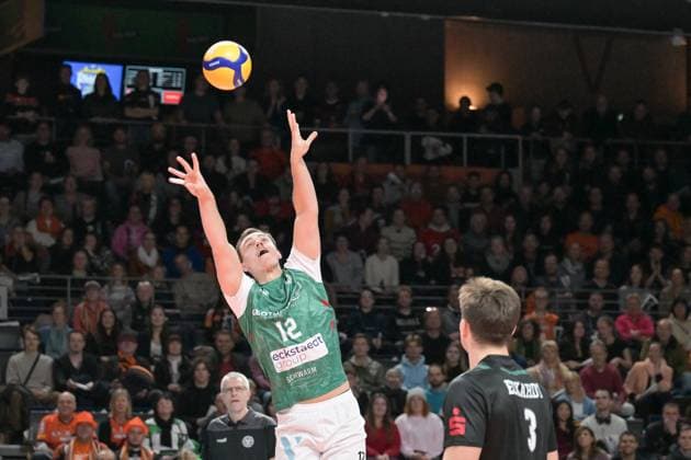 Berlin, Germany 16 November 2024 1 VBL 2024 2025 Berlin Recycling Volleys vs TSV Haching Munich In the picture Tieme De Jong TSV Haching Munich bridget the ball Copyright: xFotostandx xReuhlx