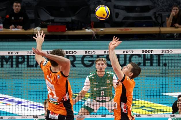 DEU, DVV, 1 VBL, BR Volleys vs TSV Hachingen Muenchen, 16 11 2024, Max Schmeling Halle, Berlin, DEU, DVV, 1 VBL, BR Volleys vs TSV Hachingen Muenchen, in the picture Tobias Krick BR Volleys 21 , Johannes Tille BR Volleys 6 , Lars Kristian Ekeland Haching Muenchen 8 Photo Juergen Engler nordphoto GmbH nordphotoxGmbHx xEngler nph00076