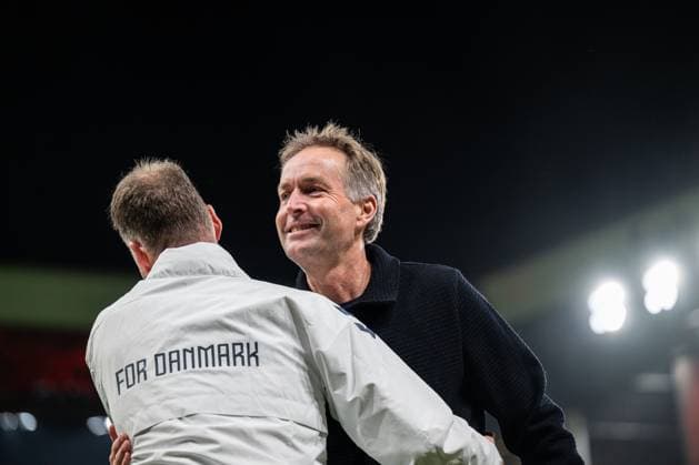 Denmark v Spain, UEFA Nations League, Copenhagen, Denmark Copenhagen, Denmark. 15th, November 2024. The fans and players pay tribute to Kasper Hjulmand, former head coach of Denmark, before the UEFA Nations League match between Denmark and Spain at Parken in Copenhagen. Denmark, Copenhagen  Copyright: xGonzalesxPhoto FrederikkexJensenx