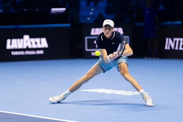 Italy s Jannik Sinner returns the ball to Norway s Casper Ruud duringÊtheir singles tennis match of the ATP, Tennis Herren World Tour Finals at the Inalpi Arena, in Turin, Italy - - Saturday, November 16, 2024.  Copyright: xMarcoxAlpozzi LaPressex