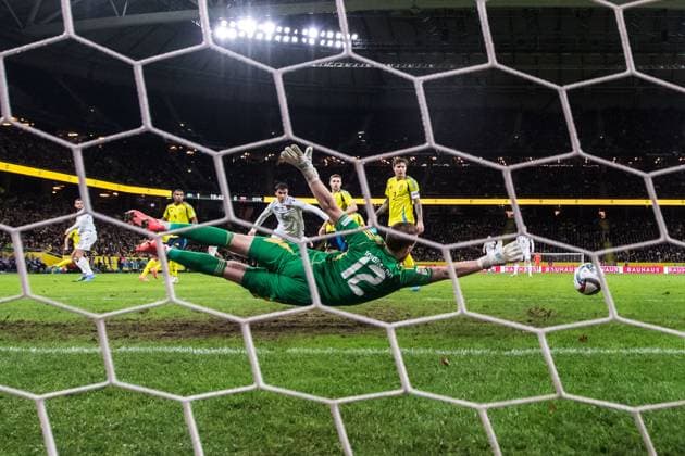 Sport Themen der Woche KW46 Sport Bilder des Tages 241116 David Hancko of Slovakia (not in picture) scores 1-1 behind goalkeeper Viktor Johansson of Sweden during the Nations League football match between Sweden and Slovakia on November 16, 2024 in Stockholm. Photo: Jesper Zerman BILDBYRAN kod JZ JM0614 bbeng fotboll football soccer fotball nations league uefa nations league sverige sweden sverige a slovakien slovakia *** 241116 David Hancko of Slovakia not in picture scores 1 1 behind goalkeeper Viktor Johansson of Sweden during the Nations League football match between Sweden and Slovakia on November 16, 2024 in Stockholm Photo Jesper Zerman BILDBYRAN kod JZ JM0614 bbeng fotboll football soccer fotball nations league uefa nations league sverige sweden sverige a slovakien slovakia  Copyright: JESPERxZERMAN BB241116JZ039