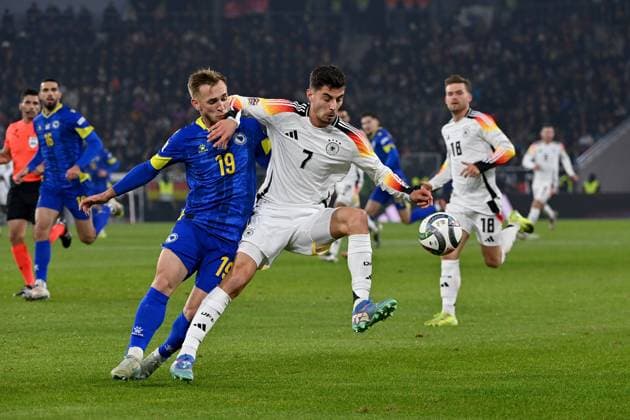 16.11.2024, xjrdrx, Fussball UEFA Nations League, Deutschland - Bosnien-Herzegowina emspor, v.l. Nail Omerovic (Bosnien-Herzegowina) Kai Havertz (Deutsche Fussball Nationalmannschaft DFB) Zweikampf, Aktion, action, battle for the ball (DFL DFB REGULATIONS PROHIBIT ANY USE OF PHOTOGRAPHS as IMAGE SEQUENCES and or QUASI-VIDEO) Freiburg *** 16 11 2024, xjrdrx, Football UEFA Nations League, Germany Bosnia Herzegovina emspor, v l Nail Omerovic Bosnia Herzegovina Kai Havertz German Football National Team DFB Zweikampf, action, action, battle for the ball DFL DFB REGULATIONS PROHIBIT ANY USE OF PHOTOGRAPHS as IMAGE SEQUENCES and or QUASI VIDEO Freiburg