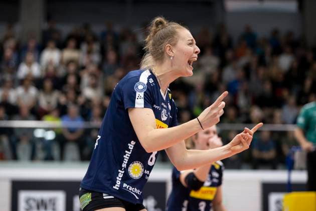 1 Volleyball Bundesliga Women Schwarz Weiss Erfurt vs VfB Suhl LOTTO Thüringen Erfurt 16 11 2024 Jette Kuipers 8 VfB Suhl LOTTO Thüringen 1 Volleyball Bundesliga Women Schwarz Weiss Erfurt vs VfB Suhl LOTTO Thüringen Riethsporthalle Erfurt 16 11 2024 Copyright: xBEAUTIFULxSPORTS Duehringx