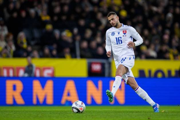 241116 David Hancko of Slovakia during the Nations League football match between Sweden and Slovakia on November 16, 2024 in Stockholm Photo Joel Marklund BILDBYRAN kod JM JM0614 bbeng fotboll football soccer fotball nations league uefa nations league sverige sweden sverige a slovakien slovakia  Copyright: JOELxMARKLUND BB241116JM130