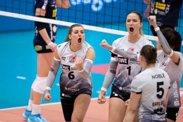 1 Volleyball Bundesliga Women Schwarz Weiss Erfurt vs VfB Suhl LOTTO Thüringen Erfurt 16 11 2024 Kira Thomsen 6 Schwarz Weiss Erfurt and Alina Zellin 1 Schwarz Weiss Erfurt 1 Volleyball Bundesliga Women Schwarz Weiss Erfurt vs VfB Suhl LOTTO Thüringen Riethsporthalle Erfurt 16 11 2024 Copyright: xBEAUTIFULxSPORTS Duehringx