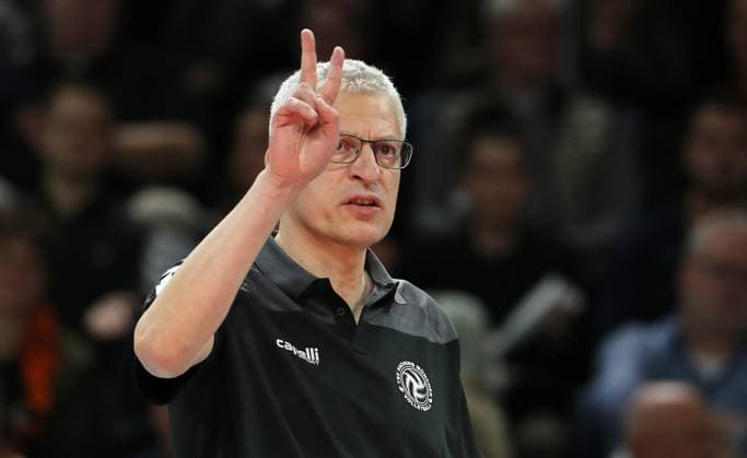 Coach Mircea Dudas showing upper body action Sport Volleyball Bundesliga Men 9 Matchday Season 2024 2025 16 11 2024 BR Volleys Berlin BRV vs TSV Haching Munich