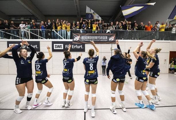 VOLLEYBALL WOMEN 1 BL SWE SUHL FOR EDITORIAL PURPOSES ONLY p 16 11 2024 Erfurt Volleyball 1 Bundesliga Season 2024 2025 Women 9 Matchday Riethsporthalle Schwarz Weiss Erfurt VfB Suhl LOTTO Thüringen in photo Suhl players celebrating after the win against Erfurt Germany Thueringen Erfurt Copyright SaschaxFromm Copyright: SaschaxFromm doc7y36bxyc9htcadgvdcu ,EDITORIAL USE ONLY Copyright: SaschaxFromm