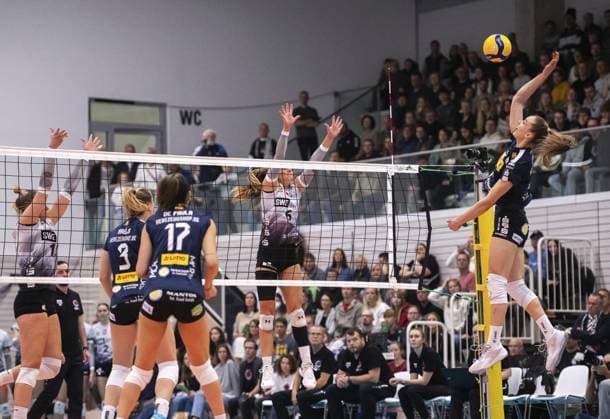 VOLLEYBALL WOMEN 1 BL SWE SUHL FOR EDITORIAL PURPOSES ONLY p 16 11 2024 Erfurt Volleyball 1 Bundesliga Season 2024 2025 Women 9 Matchday Riethsporthalle Schwarz Weiss Erfurt VfB Suhl LOTTO Thüringen in photo Anna Artyshuk 9 VfB Suhl LOTTO Thüringen Kira Thomsen 6 Schwarz Weiß Erfurt Germany Thueringen Erfurt Copyright SaschaxFromm Copyright: SaschaxFromm doc7y36cqi46tw1hprf4827 ,EDITORIAL USE ONLY Copyright: SaschaxFromm