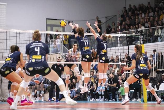 VOLLEYBALL WOMEN 1 BL SWE SUHL FOR EDITORIAL PURPOSES ONLY p 16 11 2024 Erfurt Volleyball 1 Bundesliga Season 2024 2025 Women 9 Matchday Riethsporthalle Schwarz Weiss Erfurt VfB Suhl LOTTO Thüringen in photo Lara Darowski 13 Schwarz Weiss Erfurt , Laura Berger 11 VfB Suhl LOTTO Thüringen , Lara Nagels 3 VfB Suhl LOTTO Thüringen Germany Thueringen Erfurt Copyright SaschaxFromm Copyright: SaschaxFromm doc7y36dqlqcn9jeo4w3r8 ,EDITORIAL USE ONLY Copyright: SaschaxFromm