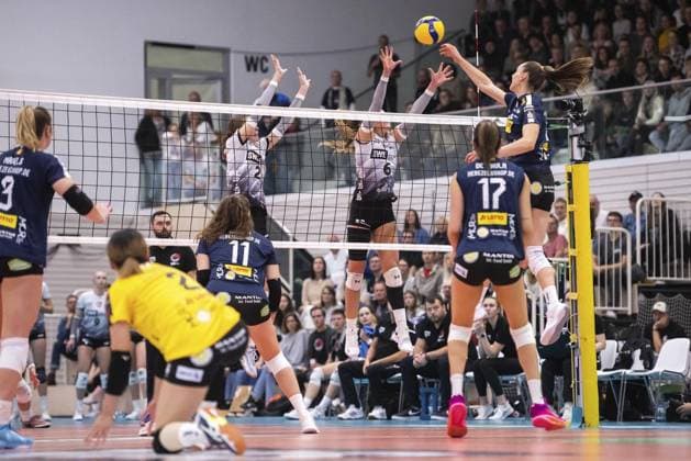 VOLLEYBALL WOMEN 1 BL SWE SUHL FOR EDITORIAL PURPOSES ONLY p 16 11 2024 Erfurt Volleyball 1 Bundesliga Season 2024 2025 Women 9 Matchday Riethsporthalle Schwarz Weiss Erfurt VfB Suhl LOTTO Thüringen in photo Elizabeth Sandbothe 2 Schwarz Weiß Erfurt , Kira Thomsen 6 Schwarz Weiß Erfurt blocking against Anna Artyshuk 9 VfB Suhl LOTTO Thüringen Germany Thueringen Erfurt Copyright SaschaxFromm Copyright: SaschaxFromm doc7y36epuvlt29ygrjb96 ,EDITORIAL USE ONLY Copyright: SaschaxFromm