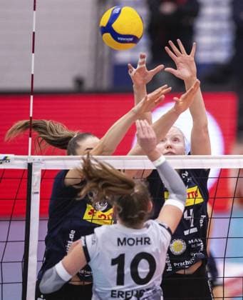 VOLLEYBALL WOMEN 1 BL SWE SUHL FOR EDITORIAL PURPOSES ONLY p 16 11 2024 Erfurt Volleyball 1 Bundesliga Season 2024 2025 Women 9 Matchday Riethsporthalle Schwarz Weiss Erfurt VfB Suhl LOTTO Thüringen im Foto Pia Mohr 10 Schwarz Weiss Erfurt , Roosa Laakkonen 4 VfB Suhl LOTTO Thüringen Germany Thueringen Erfurt Copyright SaschaxFromm Copyright: SaschaxFromm doc7y36evm1khc3xseok3i ,EDITORIAL USE ONLY Copyright: SaschaxFromm
