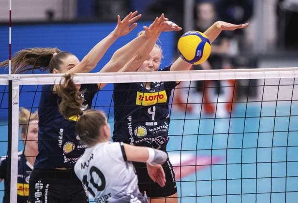 VOLLEYBALL WOMEN 1 BL SWE SUHL FOR EDITORIAL PURPOSES ONLY p 16 11 2024 Erfurt Volleyball 1 Bundesliga Season 2024 2025 Women 9 Matchday Riethsporthalle Schwarz Weiss Erfurt VfB Suhl LOTTO Thüringen im Foto Pia Mohr 10 Schwarz Weiss Erfurt , Roosa Laakkonen 4 VfB Suhl LOTTO Thüringen Germany Thueringen Erfurt Copyright SaschaxFromm Copyright: SaschaxFromm doc7y36ezm8tigwe1ckb96 ,EDITORIAL USE ONLY Copyright: SaschaxFromm