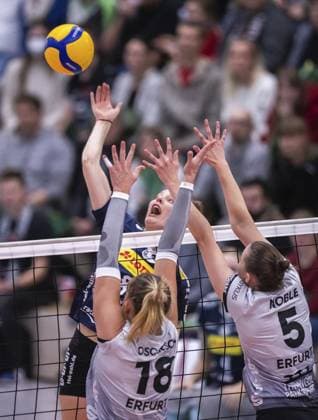 VOLLEYBALL WOMEN 1 BL SWE SUHL FOR EDITORIAL PURPOSES ONLY p 16 11 2024 Erfurt Volleyball 1 Bundesliga Season 2024 2025 Women 9 Matchday Riethsporthalle Schwarz Weiss Erfurt VfB Suhl LOTTO Thüringen in photo Jette Kuipers 8 VfB Suhl LOTTO Thüringen , Kira Thomsen 6 Schwarz Weiß Erfurt , Kaylee Oscarson 18 Schwarz Weiß Erfurt , Germany Thueringen Erfurt Copyright SaschaxFromm Copyright: SaschaxFromm doc7y36ehwau7cv5v223r8 ,EDITORIAL USE ONLY Copyright: SaschaxFromm