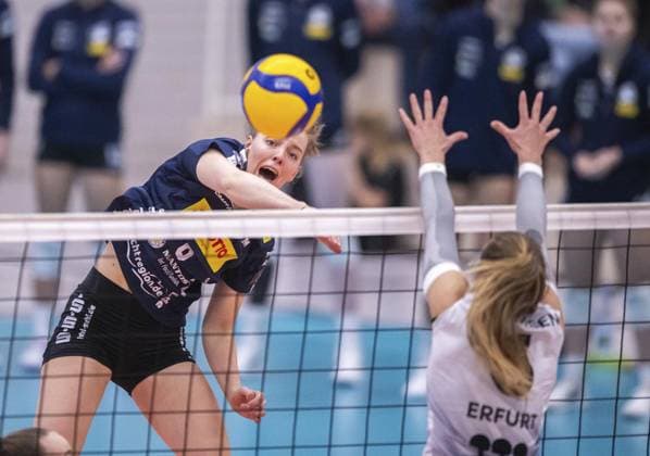 VOLLEYBALL WOMEN 1 BL SWE SUHL FOR EDITORIAL PURPOSES ONLY p 16 11 2024 Erfurt Volleyball 1 Bundesliga Season 2024 2025 Women 9 Matchday Riethsporthalle Schwarz Weiss Erfurt VfB Suhl LOTTO Thüringen in photo Jette Kuipers 8 VfB Suhl LOTTO Thüringen in duel with Kira Thomsen 6 Schwarz Weiß Erfurt Germany Thueringen Erfurt Copyright SaschaxFromm Copyright: SaschaxFromm doc7y36fquf5ue6mzbem7f ,EDITORIAL USE ONLY Copyright: SaschaxFromm