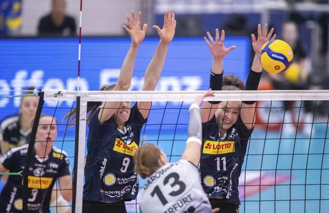 VOLLEYBALL WOMEN 1 BL SWE SUHL FOR EDITORIAL PURPOSES ONLY p 16 11 2024 Erfurt Volleyball 1 Bundesliga Season 2024 2025 Women 9 Matchday Riethsporthalle Schwarz Weiss Erfurt VfB Suhl LOTTO Thüringen in photo Lara Darowski 13 Schwarz Weiss Erfurt , Anna Artyshuk 9 VfB Suhl LOTTO Thüringen , Laura Berger 11 VfB Suhl LOTTO Thüringen Germany Thueringen Erfurt Copyright SaschaxFromm Copyright: SaschaxFromm doc7y36fk5ep6snir4rc81 ,EDITORIAL USE ONLY Copyright: SaschaxFromm