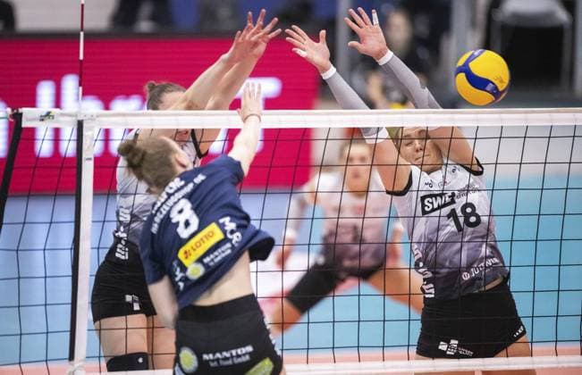 VOLLEYBALL WOMEN 1 BL SWE SUHL FOR EDITORIAL PURPOSES ONLY p 16 11 2024 Erfurt Volleyball 1 Bundesliga Season 2024 2025 Women 9 Matchday Riethsporthalle Schwarz Weiss Erfurt VfB Suhl LOTTO Thüringen im Foto Sina Stöckmann 8 Schwarz Weiss Erfurt , Kaylee Oscarson 18 Schwarz Weiß Erfurt Germany Thueringen Erfurt Copyright SaschaxFromm Copyright: SaschaxFromm doc7y36jcoq3pw5b7bbnv1 ,EDITORIAL USE ONLY Copyright: SaschaxFromm