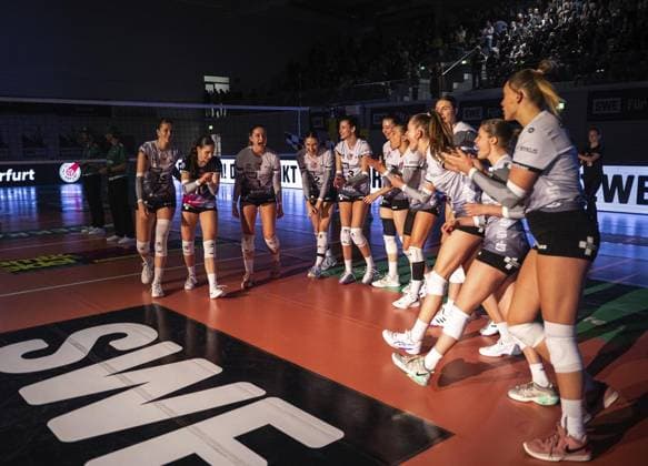 VOLLEYBALL WOMEN 1 BL SWE SUHL FOR EDITORIAL PURPOSES ONLY EDITORIAL USE ONLY p 16 11 2024 Erfurt Volleyball 1 Bundesliga Season 2024 2025 Women 9 Matchday Riethsporthalle Schwarz Weiss Erfurt VfB Suhl LOTTO Thüringen in photo The SWE women swear to each other before the game Germany Thueringen Erfurt Copyright SaschaxFromm Copyright: SaschaxFromm doc7y36l4bdmarbc1sc1ap ,EDITORIAL USE ONLY Copyright: SaschaxFromm