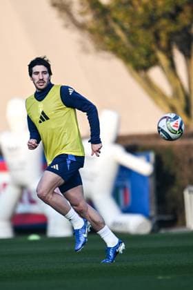 Italy Training Session & press conference, PK, Pressekonferenz Sandro Tonali of Italy participates in an Italy training session at BPER Training Centre in Appiano Gentile on November 16, 2024, in Como, Italy Appiano Gentile, Como Italy  Copyright: xTizianoxBallabiox originalFilename:ballabio-italytra241116_npypq.jpg