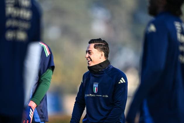 Italy Training Session & press conference, PK, Pressekonferenz Giacomo Raspadori of Italy is in action during an Italy training session at BPER Training Centre in Appiano Gentile on November 16, 2024, in Como, Italy Appiano Gentile, Como Italy  Copyright: xTizianoxBallabiox originalFilename:ballabio-italytra241116_npeA1.jpg