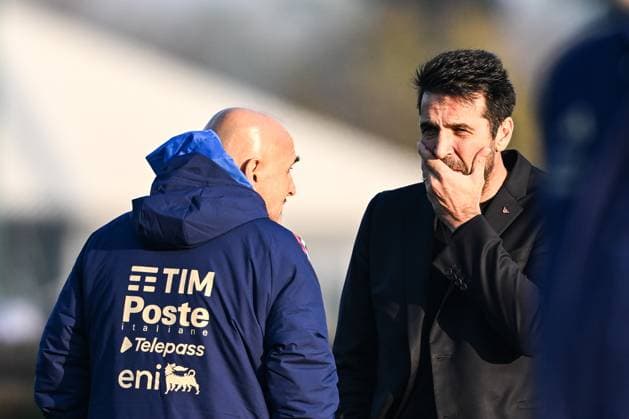 Italy Training Session & press conference, PK, Pressekonferenz Head coach of Italy, Luciano Spalletti, and Gianluigi Buffon participate in an Italy training session at BPER Training Centre in Appiano Gentile, Como, Italy, on November 16, 2024. Appiano Gentile, Como Italy  Copyright: xTizianoxBallabiox originalFilename:ballabio-italytra241116_npXCY.jpg