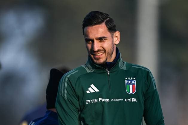 Italy Training Session & press conference, PK, Pressekonferenz Alex Meret of Italy participates in an Italy training session at BPER Training Centre in Appiano Gentile, Como, Italy, on November 16, 2024. Appiano Gentile, Como Italy  Copyright: xTizianoxBallabiox originalFilename:ballabio-italytra241116_nprs1.jpg