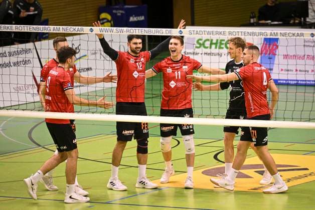Volleyball 2 Bundesliga season 2024 2025 in the Volksbank Arena 16 11 2024 TV Rottenburg L E Volleys Team TV Rottenburg Linus Hermann, Niklas Lichtenauer, Yannick Menke, Robin Leber, Dirk Mehlberg and Jakob Elsaesser from left to right