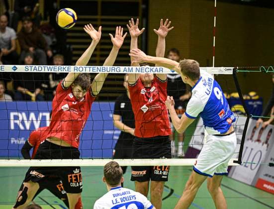 Volleyball 2 Bundesliga season 2024 2025 in the Volksbank Arena 16 11 2024 TV Rottenburg L E Volleys Jakob Elsaesser center, TV Rottenburg and Jan Huber left, TV Rottenburg against Cedrik Moede Leipzig