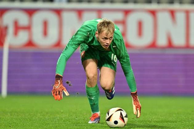 241115 Belgium U21, U 21 vs Czechia U21 goalkeeper Lukas Hornicek (16) of Czechia pictured during a soccer game between the Under 21 national teams of Belgium and Czech republic in the first leg of the play offs in the qualifying of the EUFA Under 21 Championship , on Friday 15 November 2024 in Leuven , Belgium .(Photo by David Catry Sportpix) LEUVEN BELGIUM  Copyright: xx 486196