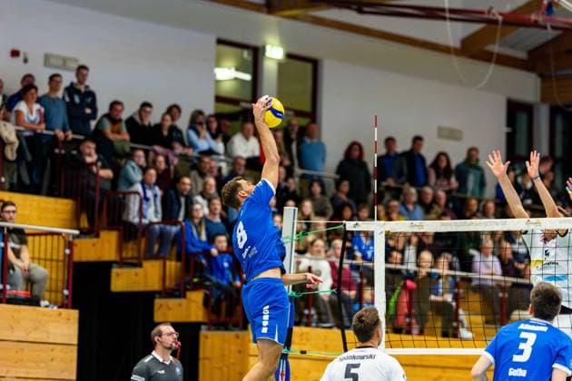 16 11 2024, GER, Volleyball, 2 BL Maenner Sued, Saison 2024 2025, 3 Spieltag, Blue Volleys Gotha SV Schwaig Volleyball 1967 Dominik Duchac Blue Volleys Gotha 99867 Gotha Sporthalle Sportanlage Ernesti Thüringen Germany