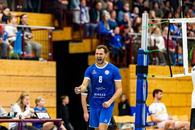16 11 2024, GER, Volleyball, 2 BL Maenner Sued, Saison 2024 2025, 3 Spieltag, Blue Volleys Gotha SV Schwaig Volleyball 1967 Dominik Duchac Blue Volleys Gotha 99867 Gotha Sporthalle Sportanlage Ernesti Thüringen Germany