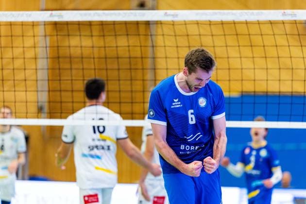 16 11 2024, GER, Volleyball, 2 BL Maenner Sued, Saison 2024 2025, 3 Spieltag, Blue Volleys Gotha SV Schwaig Volleyball 1967 Erik Niederluecke Blue Volleys Gotha 99867 Gotha Sporthalle Sportanlage Ernesti Thüringen Germany
