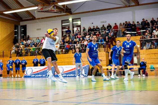 16 11 2024, GER, Volleyball, 2 BL Maenner Sued, Saison 2024 2025, 3 Spieltag, Blue Volleys Gotha SV Schwaig Volleyball 1967 Len Spankowski Blue Volleys Gotha 99867 Gotha Sporthalle Sportanlage Ernesti Thüringen Germany