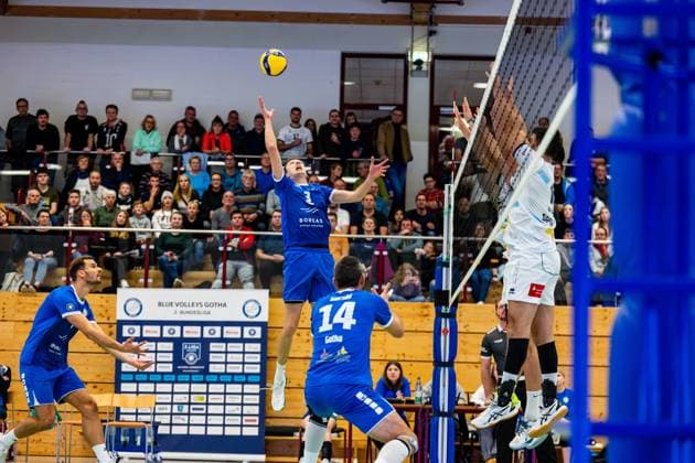 16 11 2024, GER, Volleyball, 2 BL Maenner Sued, Saison 2024 2025, 3 Spieltag, Blue Volleys Gotha SV Schwaig Volleyball 1967 Christoph Assmann Blue Volleys Gotha 99867 Gotha Sporthalle Sportanlage Ernesti Thüringen Germany
