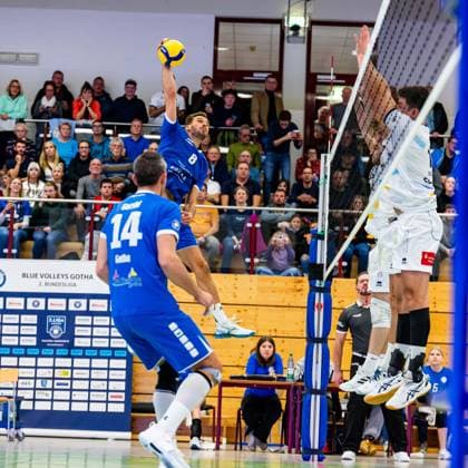 16 11 2024, GER, Volleyball, 2 BL Maenner Sued, Saison 2024 2025, 3 Spieltag, Blue Volleys Gotha SV Schwaig Volleyball 1967 Dominik Duchac Blue Volleys Gotha 99867 Gotha Sporthalle Sportanlage Ernesti Thüringen Germany