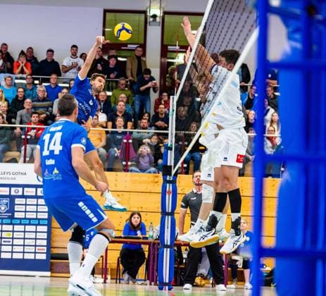 16 11 2024, GER, Volleyball, 2 BL Maenner Sued, Saison 2024 2025, 3 Spieltag, Blue Volleys Gotha SV Schwaig Volleyball 1967 Dominik Duchac Blue Volleys Gotha 99867 Gotha Sporthalle Sportanlage Ernesti Thüringen Germany