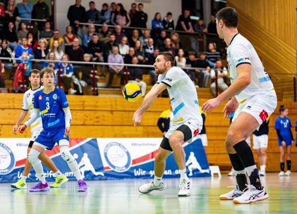 16 11 2024, GER, Volleyball, 2 BL Maenner Sued, Saison 2024 2025, 3 Spieltag, Blue Volleys Gotha SV Schwaig Volleyball 1967 Max Bibrack SV Schwaig Volleyball 1967 99867 Gotha Sporthalle Sportanlage Ernesti Thüringen Germany