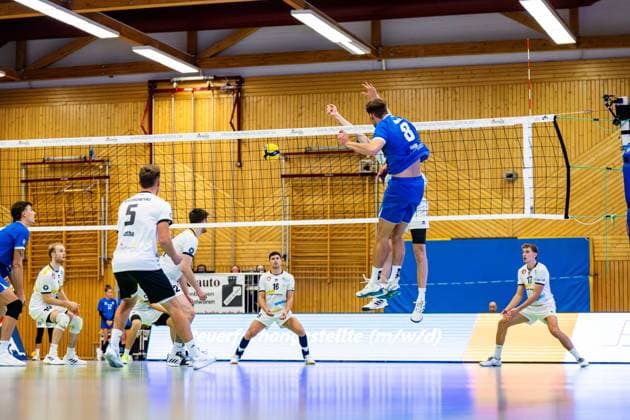 16 11 2024, GER, Volleyball, 2 BL Maenner Sued, Saison 2024 2025, 3 Spieltag, Blue Volleys Gotha SV Schwaig Volleyball 1967 Dominik Duchac Blue Volleys Gotha 99867 Gotha Sporthalle Sportanlage Ernesti Thüringen Germany