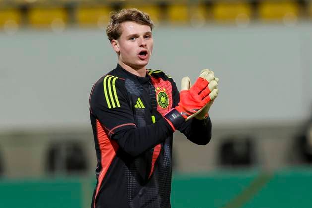 Germany, Aachen, 15 11 2024, Tivoli, Germany vs Denmark U21 Friendly match, Goalkeeper Jonas Urbig Germany cheers Aachen Tivoli Germany eu-images-700