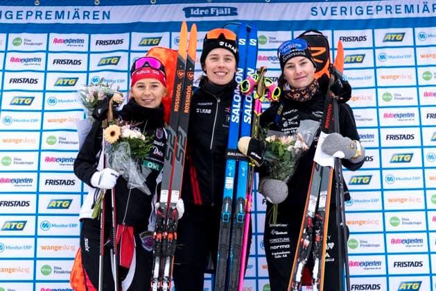 241117 Anna Karin Heijdenberg of Sweden, Elvira Öberg of Sweden and Ella Halvarsson of Sweden celebrate on the pdium after the women s 7,5km sprint during the Swedish Premiere in biathlon on November 17, 2024 in Idre Photo Sara Damne BILDBYRAN kod SD MT0697 skidskytte biathlon skiskyting sverigepremiären sverigepremiär swedish premiere sverige bbeng jubel  Copyright: SARAxDAMNE BB241117SD012