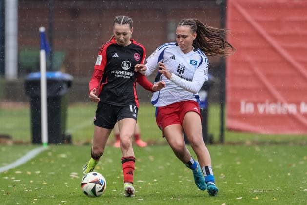 from left Lara Meroni 1 FC Nürnberg, 11 and Lisa Baum Hamburger SV, 11 in duel, duel, dynamics, action, action scene, THE DFB REGULATIONS PROHIBIT ANY USE OF PHOTOGRAPHS AS IMAGE SEQUENCES AND OR QUASI VIDEO , 17 11 2024, Hamburg Germany , Football, 2 Womens Bundesliga, Hamburger SV 1 FC Nürnberg xobx