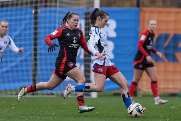 from left Jonna Brengel 1 FC Nürnberg, 17 and Pauline Machtens Hamburger SV, 28 in a duel, dynamic, action, action, game scene, THE DFB REGULATIONS PROHIBIT ANY USE OF PHOTOGRAPHS AS IMAGE SEQUENCES AND OR QUASI VIDEO , 17 11 2024, Hamburg Germany , Football, 2 Womens Bundesliga, Hamburger SV 1 FC Nürnberg xobx