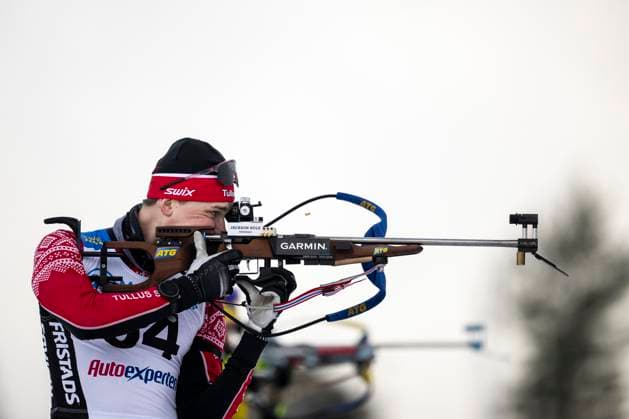 241117 Martin Ponsiluoma of Sweden at zeroing ahead of the men s 10km sprint during the Swedish Premiere in biathlon on November 17, 2024 in Idre Photo Maxim ThorÃ BILDBYRAN code MT MT0696 biathlon biathlon biathlon swedenpremiären swedenpremiär swedish premiere sverige bbeng  Copyright: MAXIMxTHORE BB241117MT150