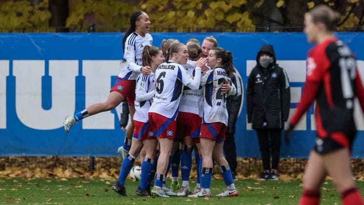 v li Hamburger SV players with goal celebration, cheering, jubilant, optimistic, game scene, highlight, joy about the goal to 1 1, THE DFB REGULATIONS PROHIBIT ANY USE OF PHOTOGRAPHS AS IMAGE SEQUENCES AND OR QUASI VIDEO , 17 11 2024, Hamburg Germany , Football, 2 Womens Bundesliga, Hamburger SV 1 FC Nürnberg xobx
