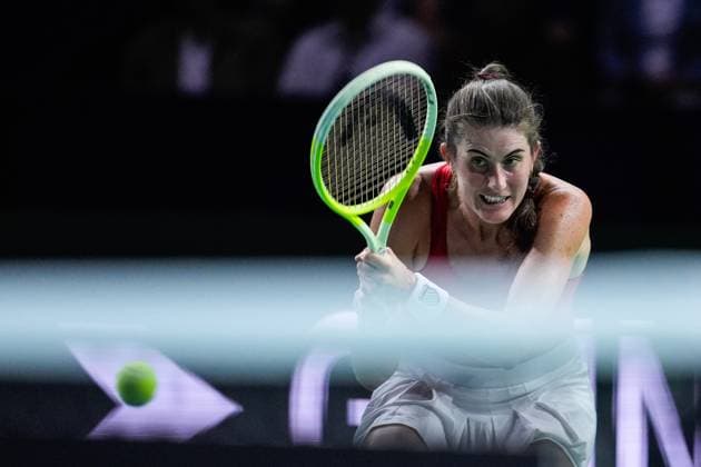 November 17, 2024, Malaga, Malaga, SPAIN: Rebecca Marino of Canada in action against Emma Raducanu of Great Britain during tennis match between Canada and Great Britain during The Billie Jean King Cup at Martin Carpena Pavilion stadium on November 17, 2024, in Malaga, Spain Malaga SPAIN - ZUMAa181 20241117_zaa_a181_350 Copyright: xJoaquinxCorcherox