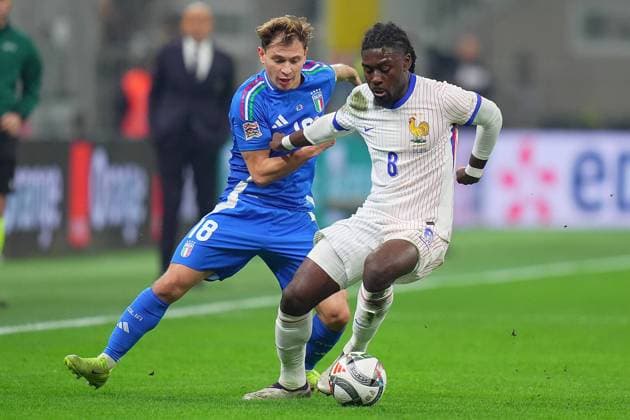 italy s Nicolo Barella fight for the ball with france s manu kone during the Uefa Nations League soccer match between Italy and France at the San Siro Stadium in Milan, north Italy - Sunday , November 17 , 2024. - Soccer .  Copyright: xSpada LaPressex